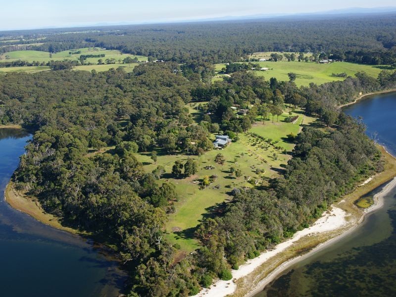 30 Hendries Lane, Lake Tyers Beach VIC 3909