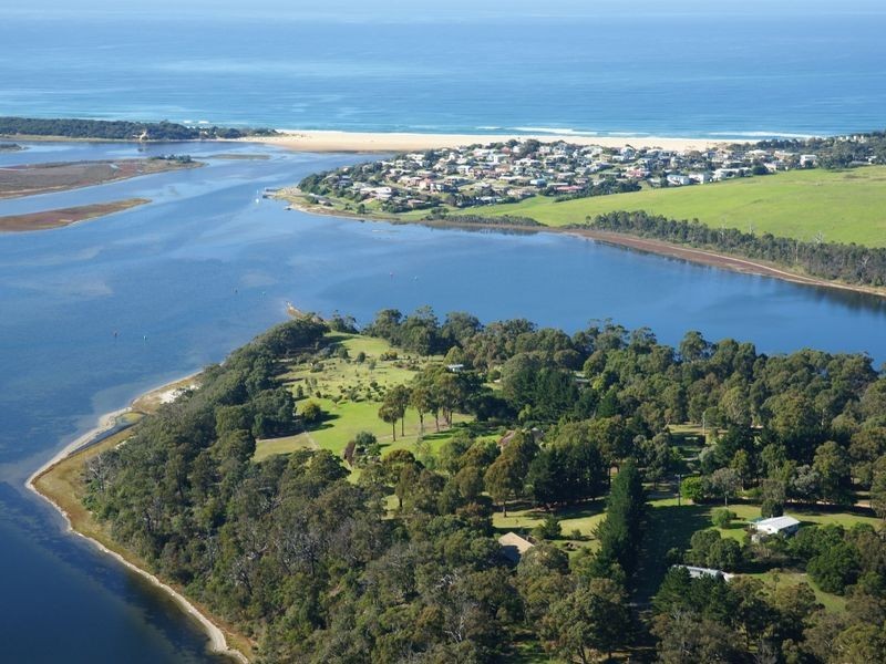 30 Hendries Lane, Lake Tyers Beach VIC 3909