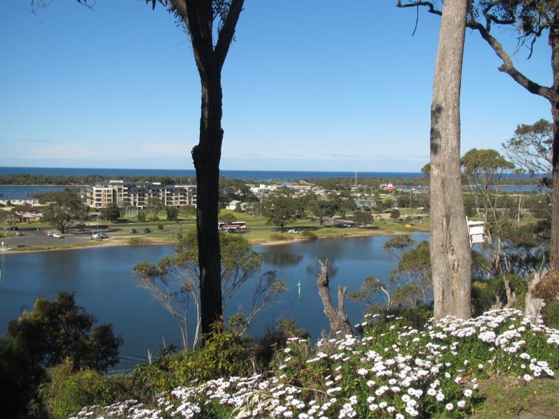59 Seaview Parade, Lakes Entrance VIC 3909