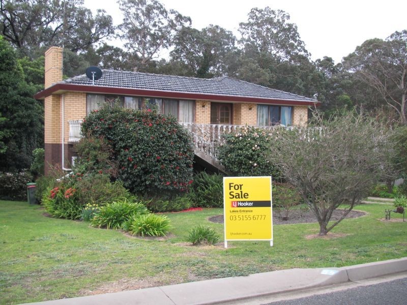 59 Seaview Parade, Lakes Entrance VIC 3909