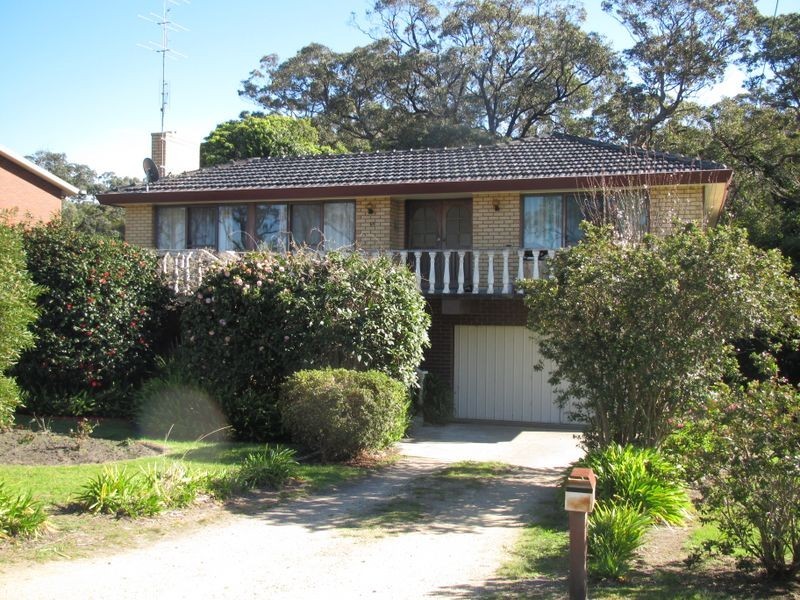 59 Seaview Parade, Lakes Entrance VIC 3909
