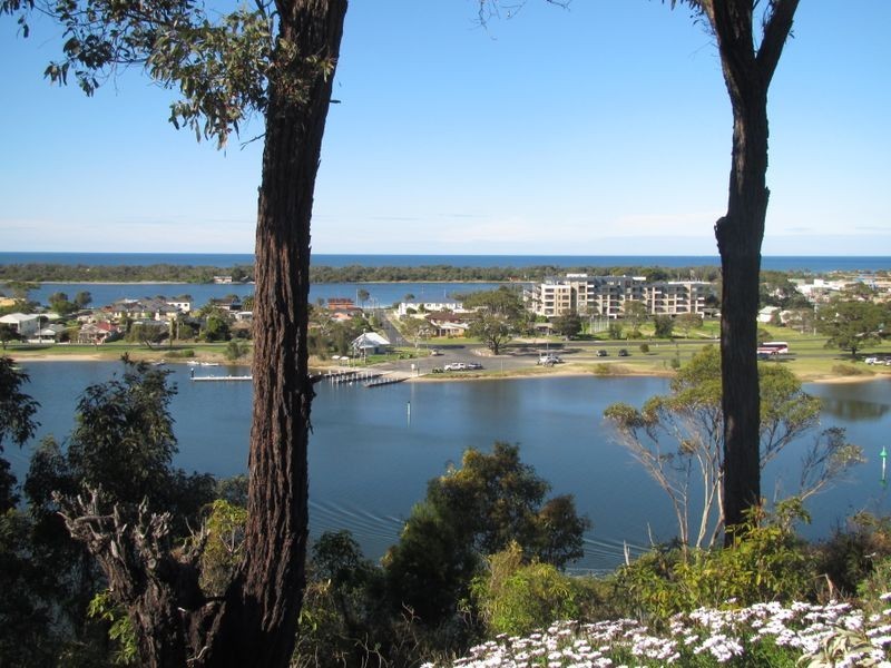59 Seaview Parade, Lakes Entrance VIC 3909
