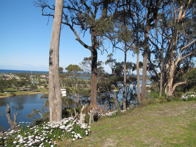 59 Seaview Parade, Lakes Entrance VIC 3909