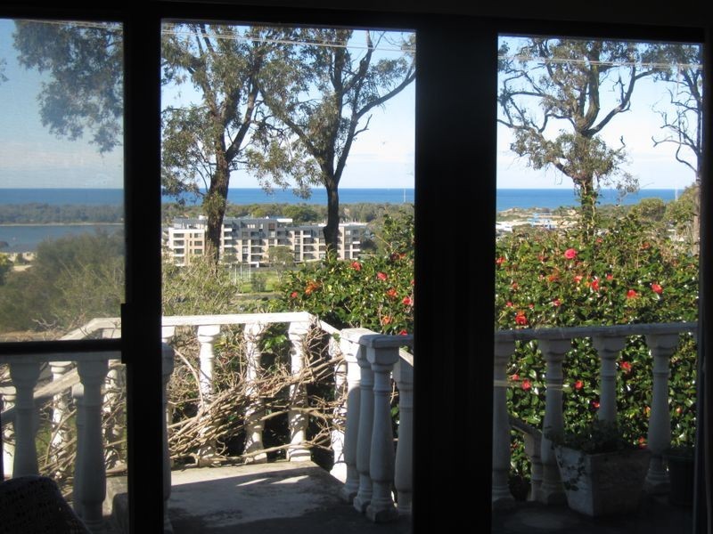 59 Seaview Parade, Lakes Entrance VIC 3909