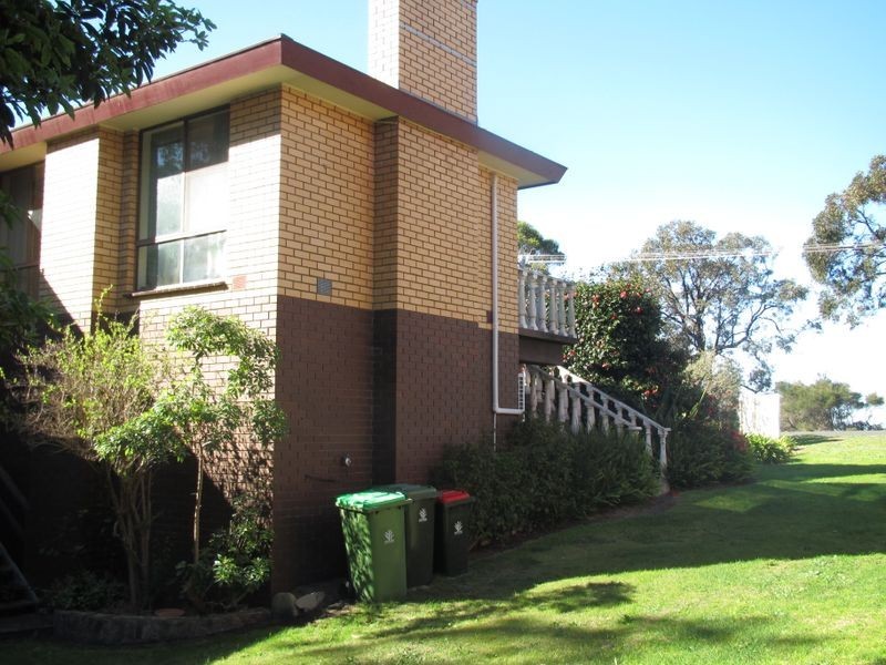 59 Seaview Parade, Lakes Entrance VIC 3909