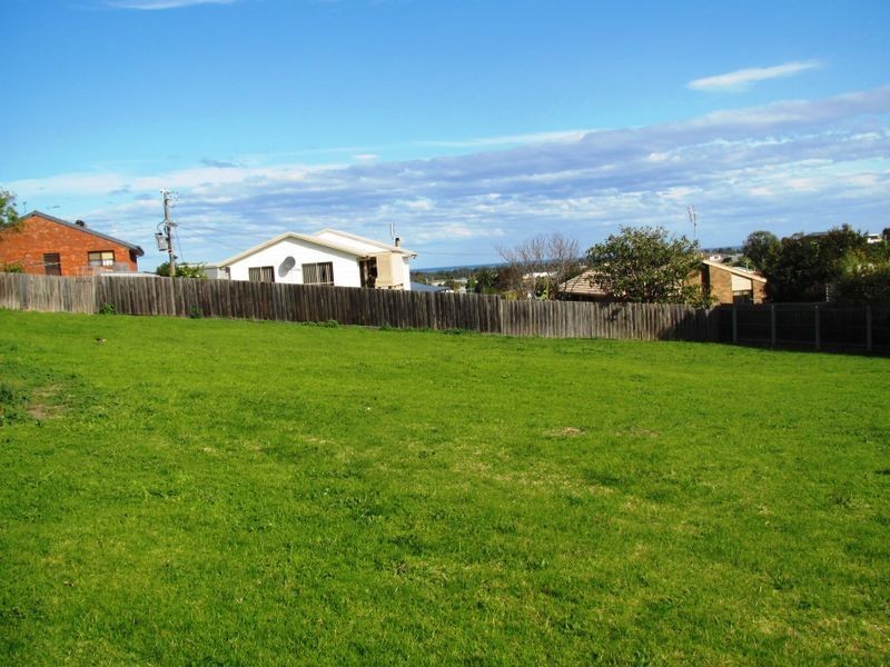 12 Clematis Court, Lakes Entrance VIC 3909