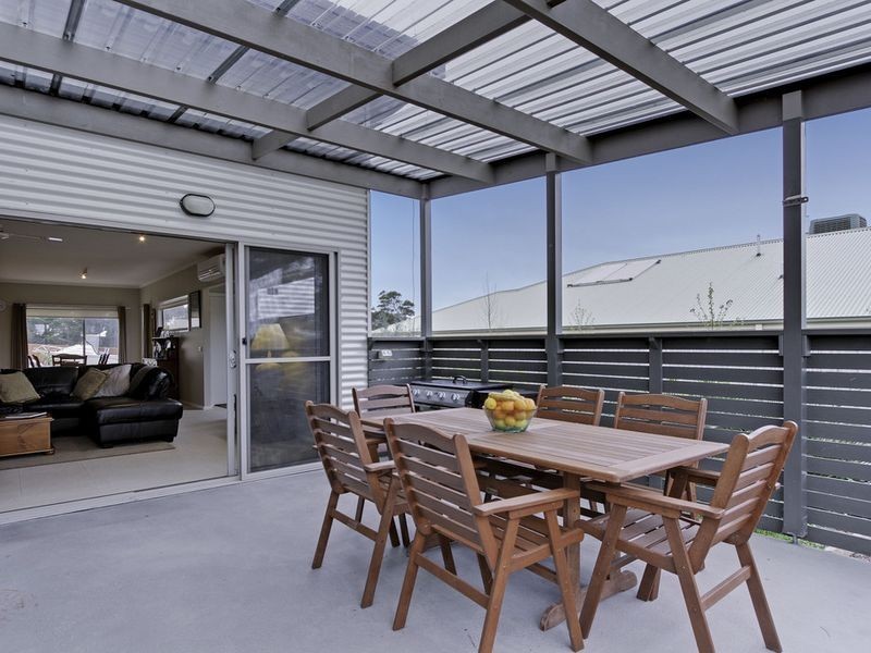 4 Lake Bunga Court, Lakes Entrance VIC 3909