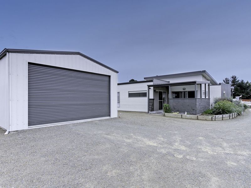 4 Lake Bunga Court, Lakes Entrance VIC 3909
