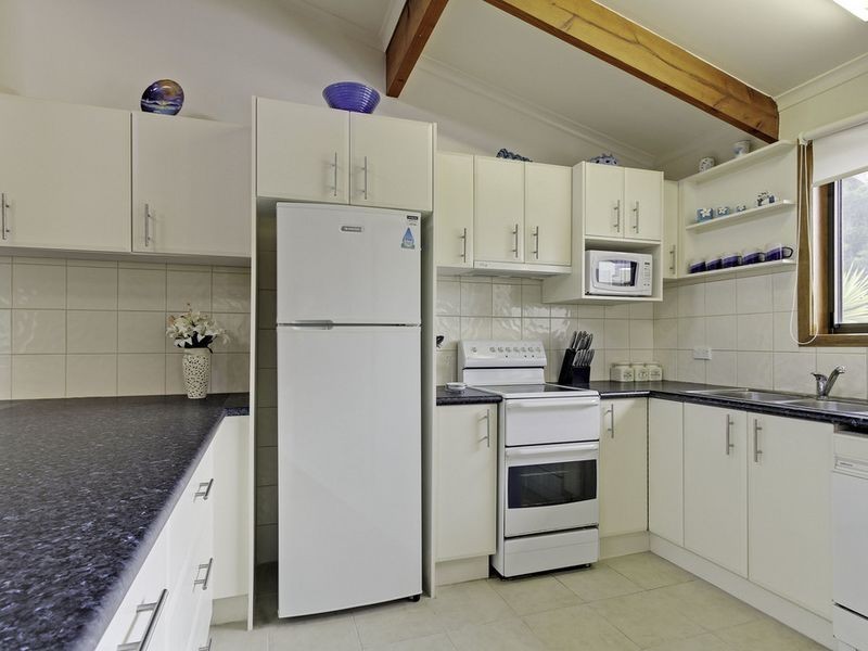 8 Archer Court, Lakes Entrance VIC 3909