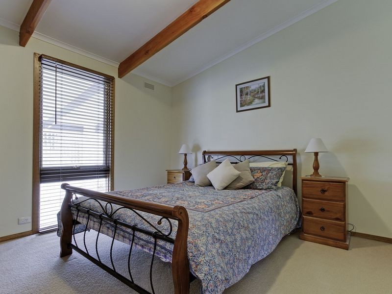 8 Archer Court, Lakes Entrance VIC 3909