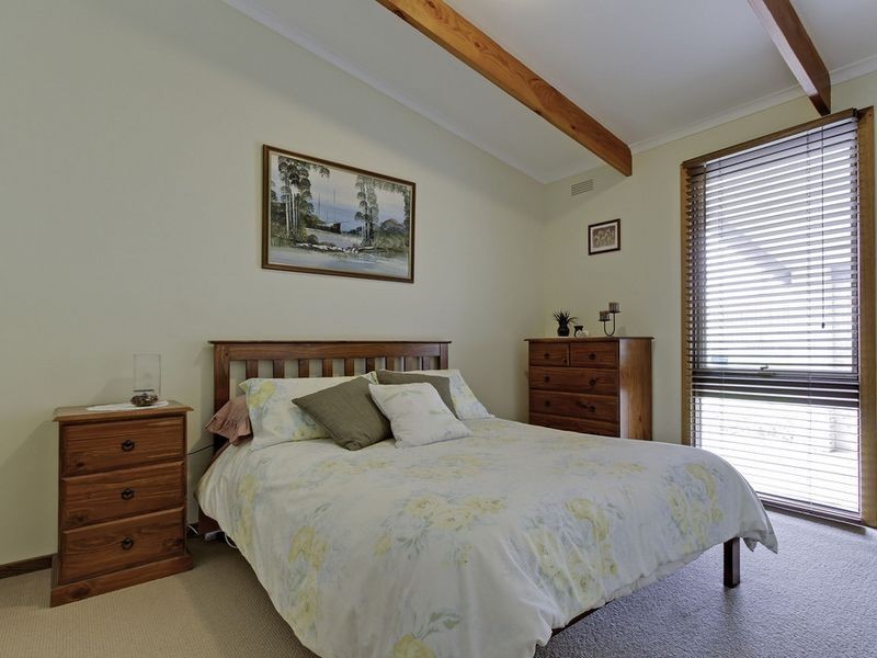 8 Archer Court, Lakes Entrance VIC 3909