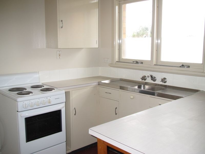 2/13 Roadknight Street, Lakes Entrance VIC 3909