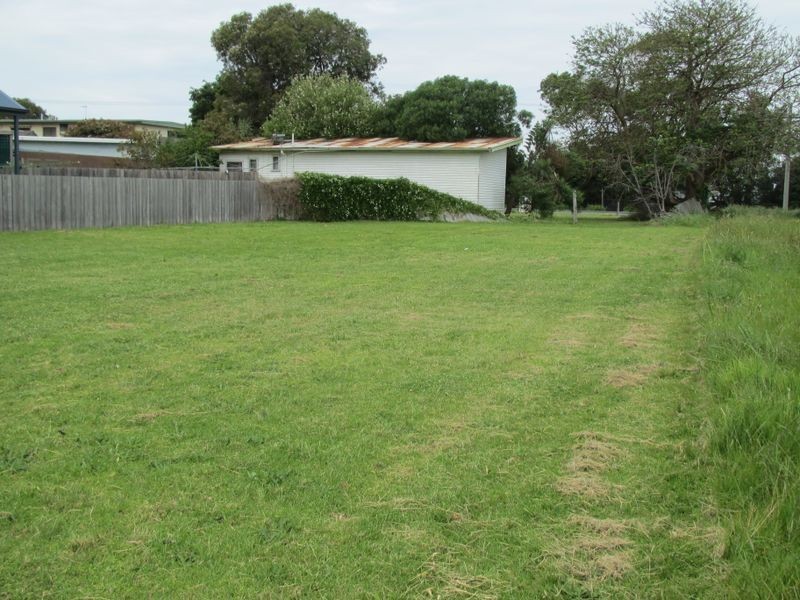 10 Palmers Road, Lakes Entrance VIC 3909