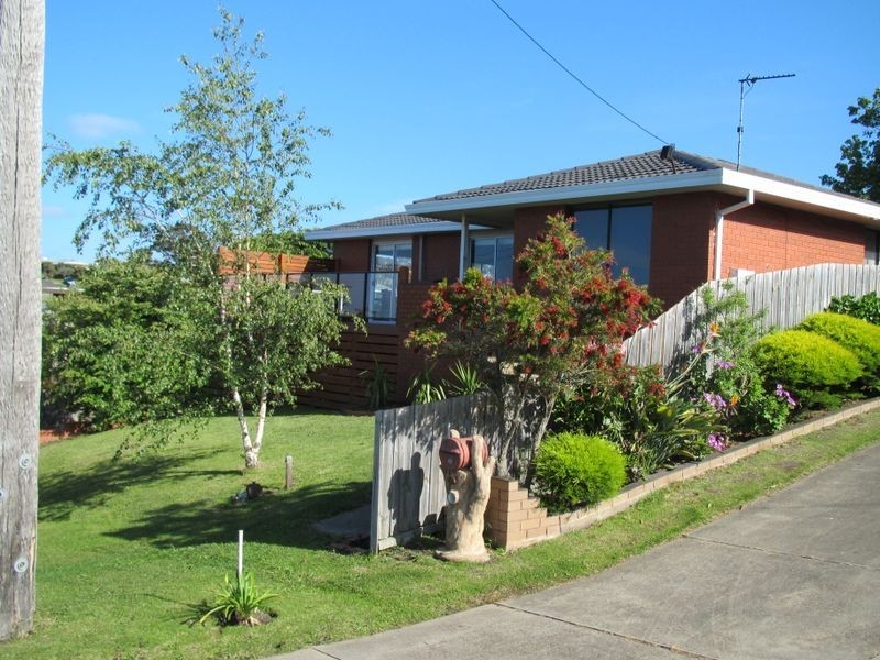 12 Lakeview Drive, Lakes Entrance VIC 3909