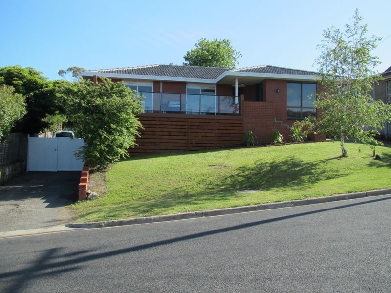 12 Lakeview Drive, Lakes Entrance VIC 3909