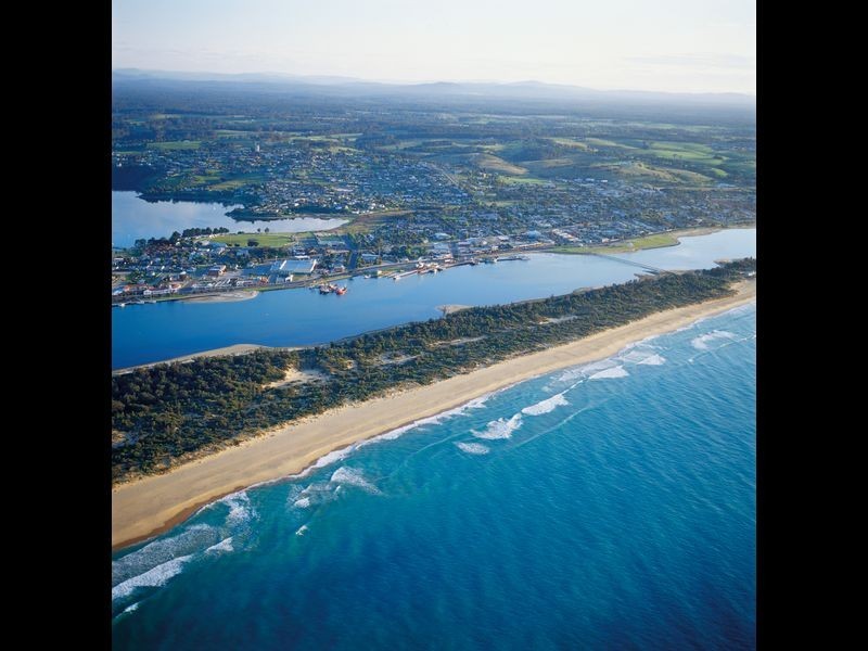 182 Lawson Drive, Lakes Entrance VIC 3909