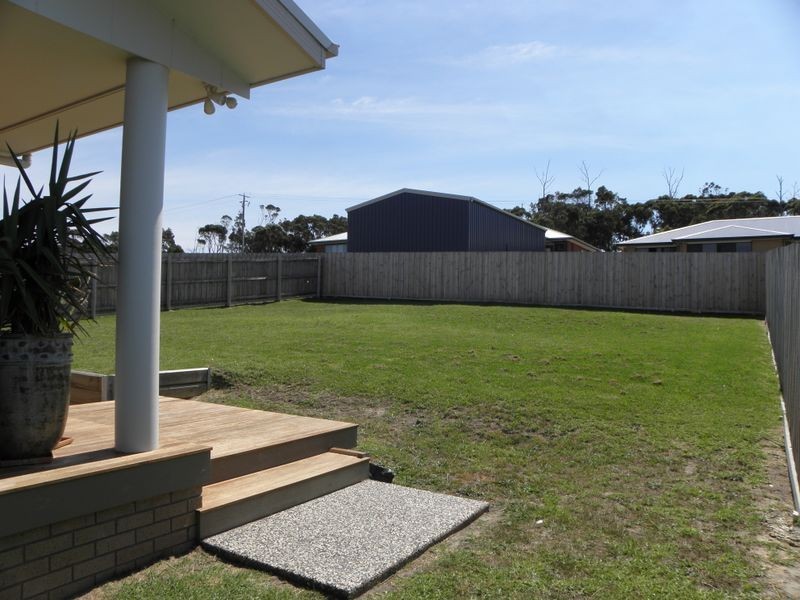 10 Lawson Drive, Lakes Entrance VIC 3909