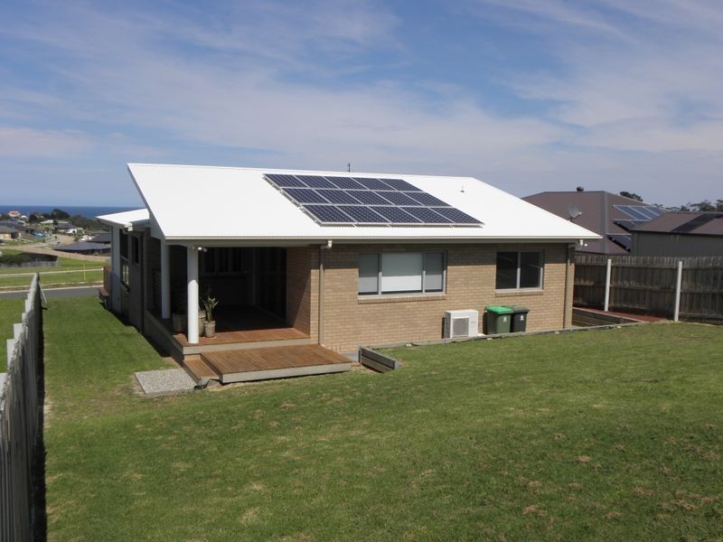 10 Lawson Drive, Lakes Entrance VIC 3909