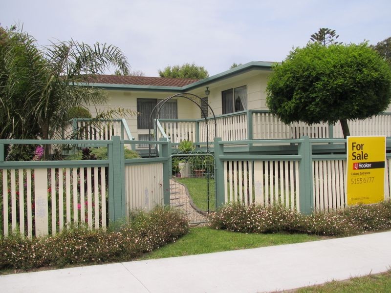 6 Hazel Road, Lakes Entrance VIC 3909
