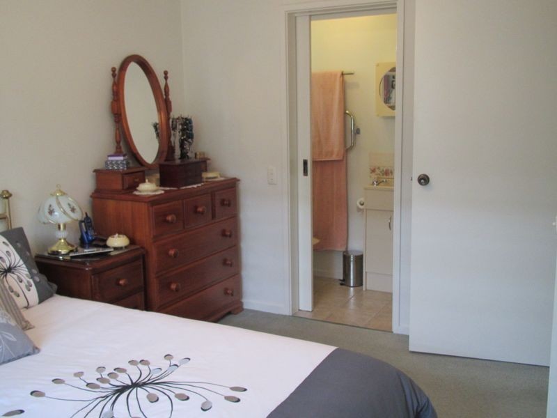 6 Hazel Road, Lakes Entrance VIC 3909