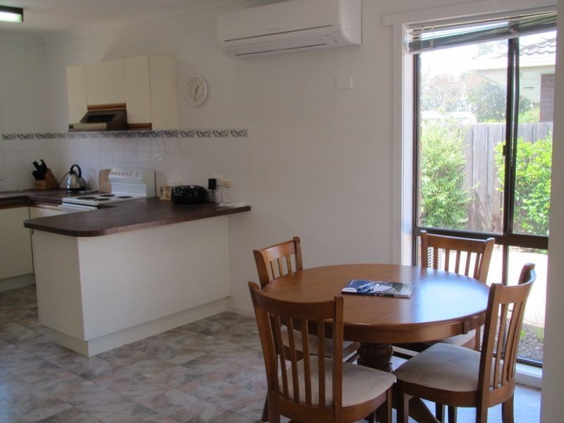 Unit 2/87 Roadknight Street, Lakes Entrance VIC 3909