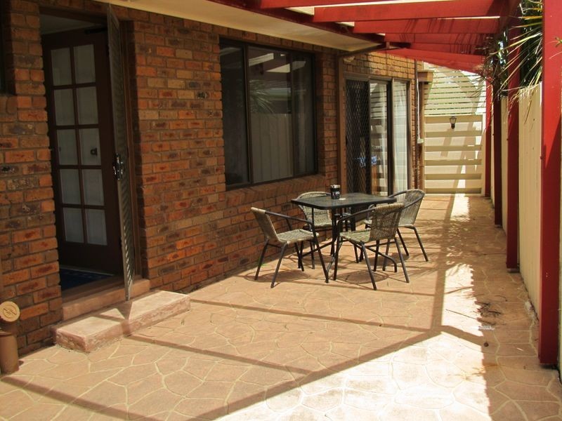 Unit 2/87 Roadknight Street, Lakes Entrance VIC 3909