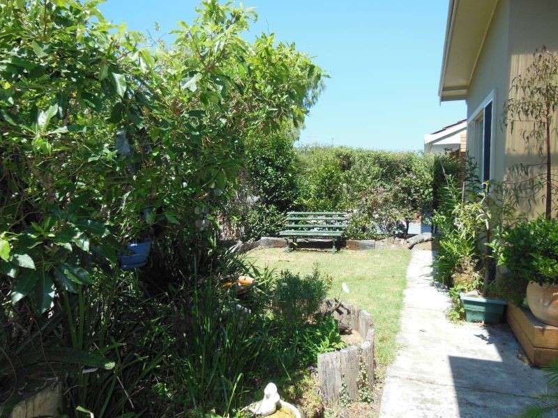 9 Bowler Street, Lakes Entrance VIC 3909