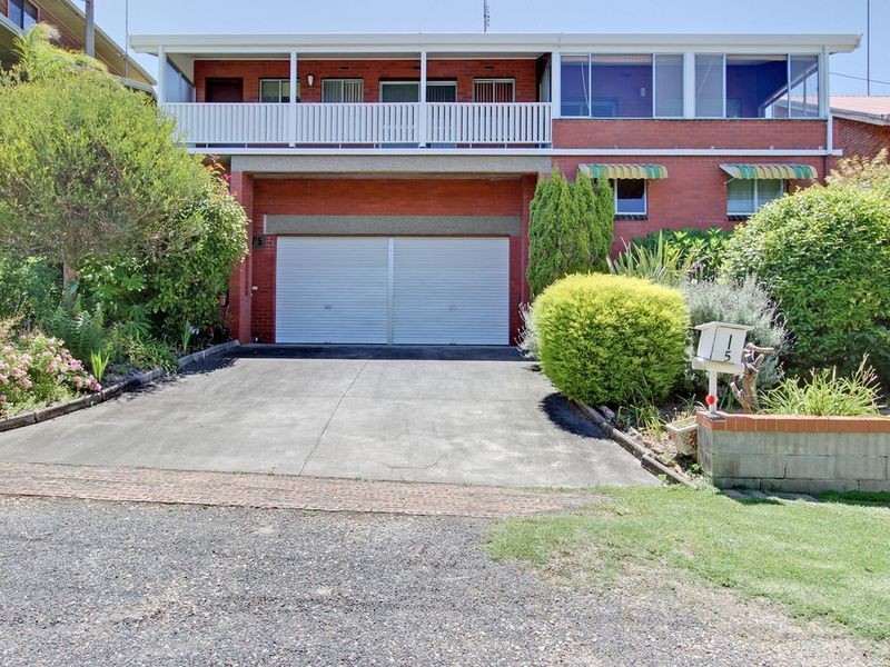 5 Clara Street, Lakes Entrance VIC 3909