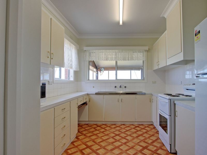 5 Clara Street, Lakes Entrance VIC 3909