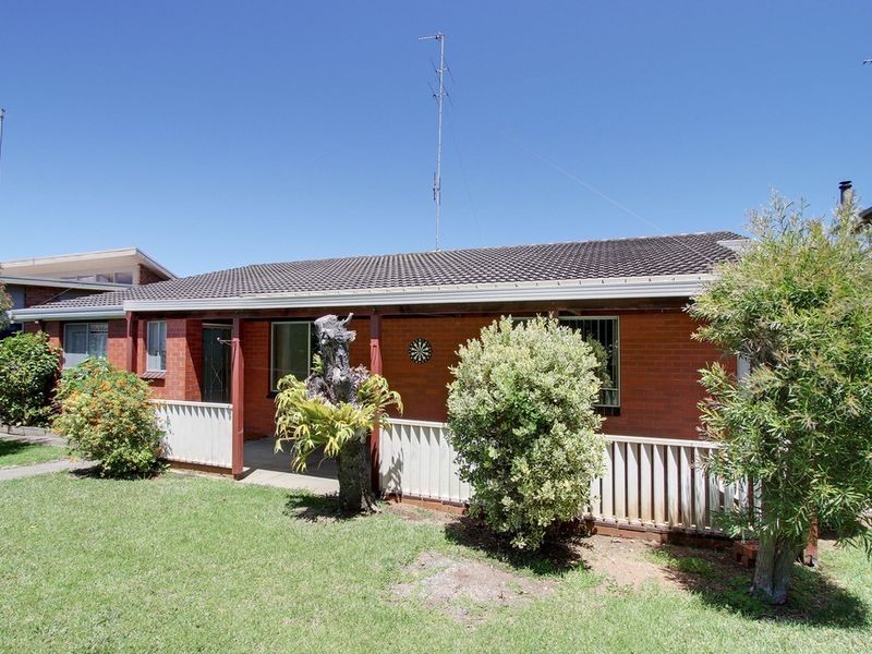 5 Clara Street, Lakes Entrance VIC 3909