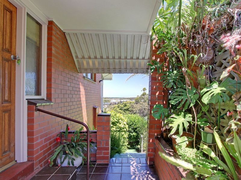 5 Clara Street, Lakes Entrance VIC 3909