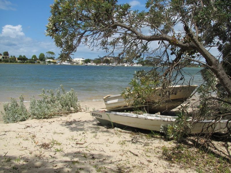 5 Clara Street, Lakes Entrance VIC 3909