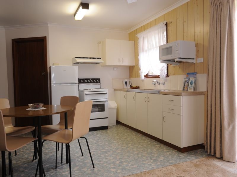 15 Roadknight Street, Lakes Entrance VIC 3909