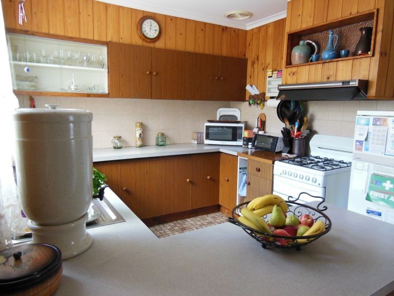 15 Roadknight Street, Lakes Entrance VIC 3909