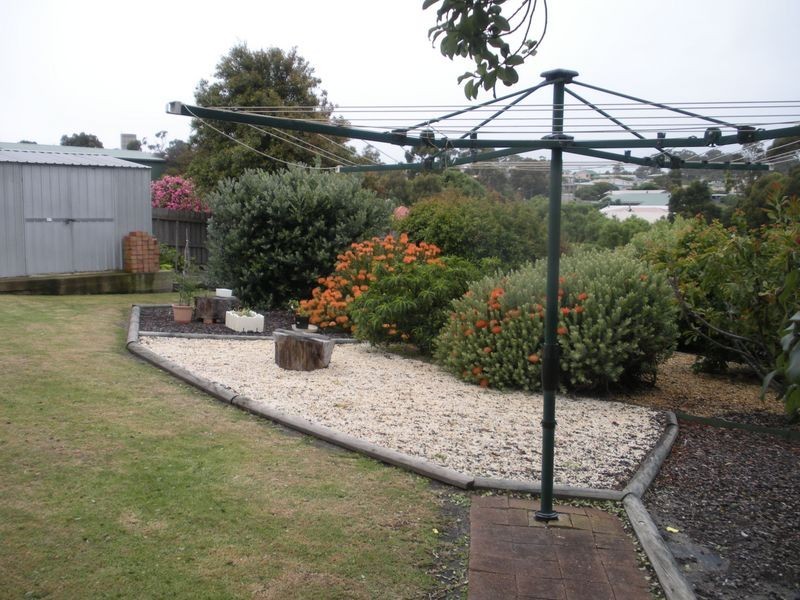 27 Stirling Drive, Lakes Entrance VIC 3909