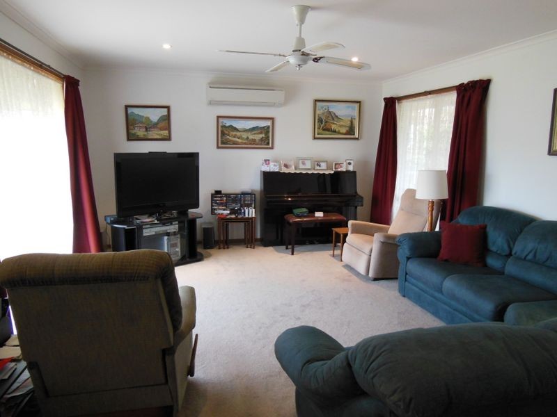 27 Stirling Drive, Lakes Entrance VIC 3909