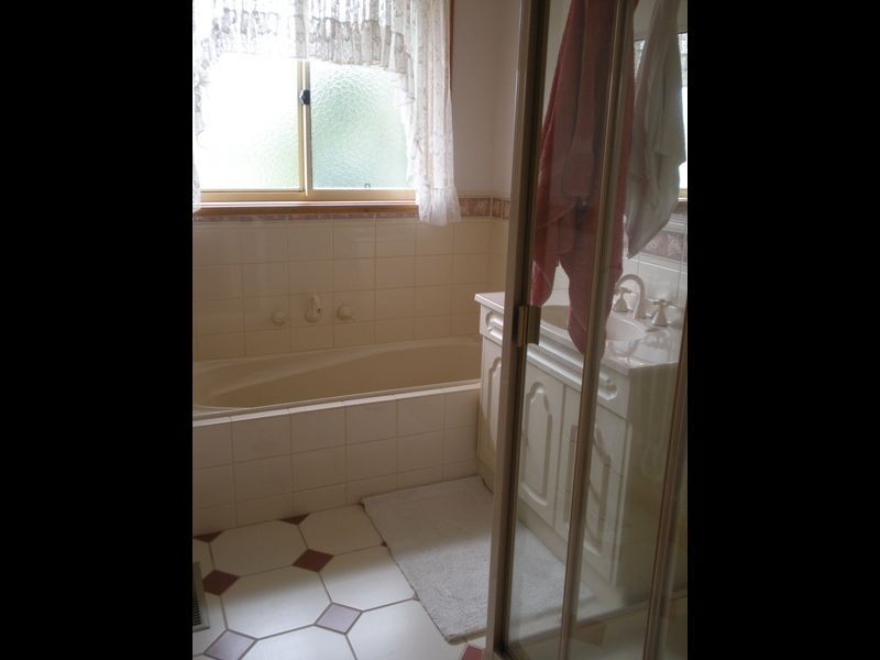 27 Stirling Drive, Lakes Entrance VIC 3909