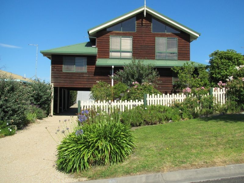 41 McCullough Street, Lakes Entrance VIC 3909