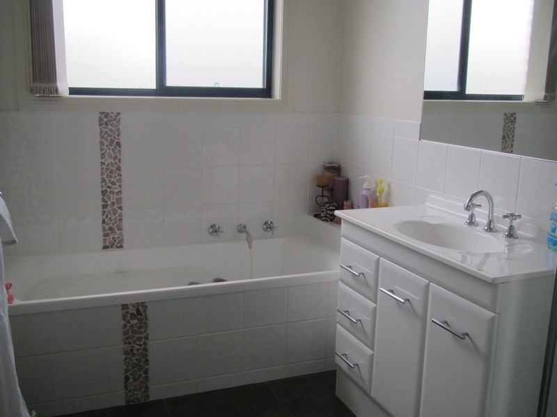 19 Leurimah Court, Lakes Entrance VIC 3909