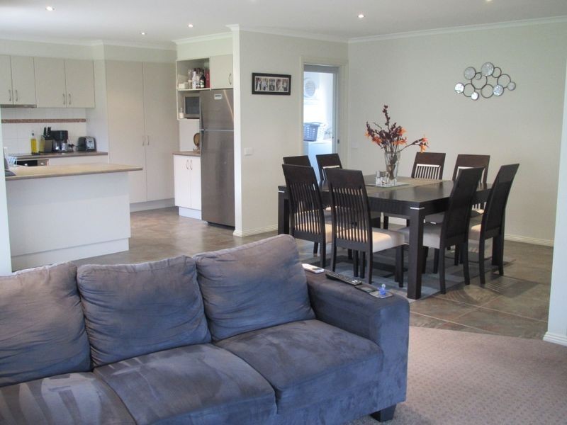 19 Leurimah Court, Lakes Entrance VIC 3909