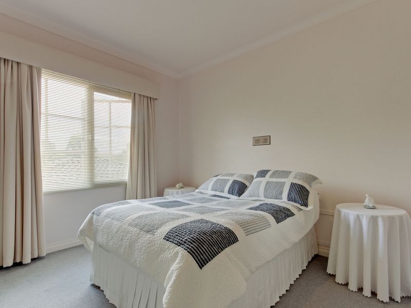 122 Albatross Road, Lakes Entrance VIC 3909