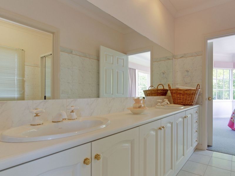 122 Albatross Road, Lakes Entrance VIC 3909