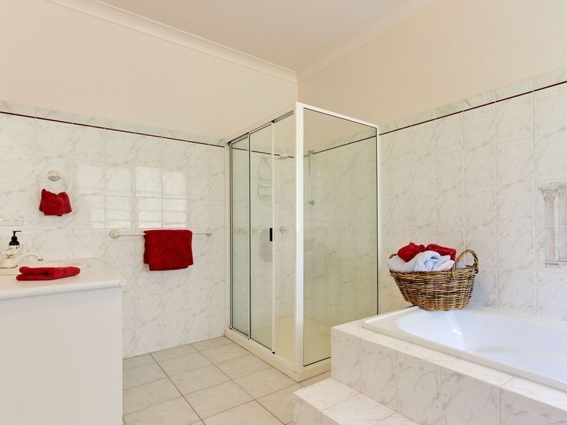 122 Albatross Road, Lakes Entrance VIC 3909