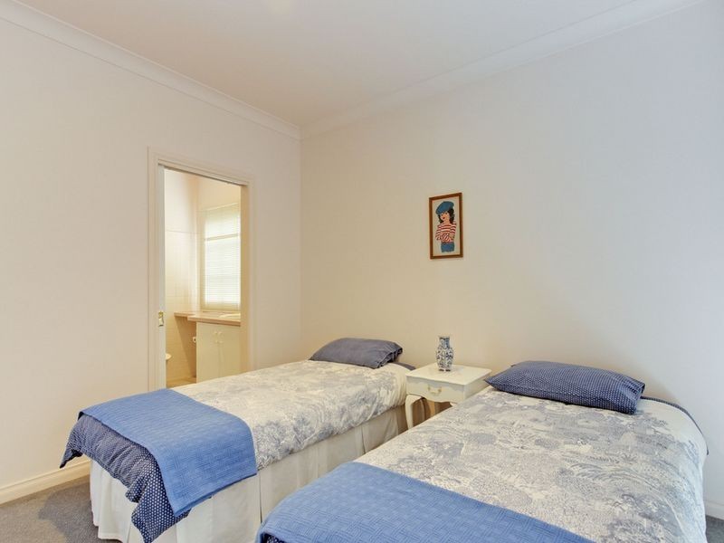 122 Albatross Road, Lakes Entrance VIC 3909