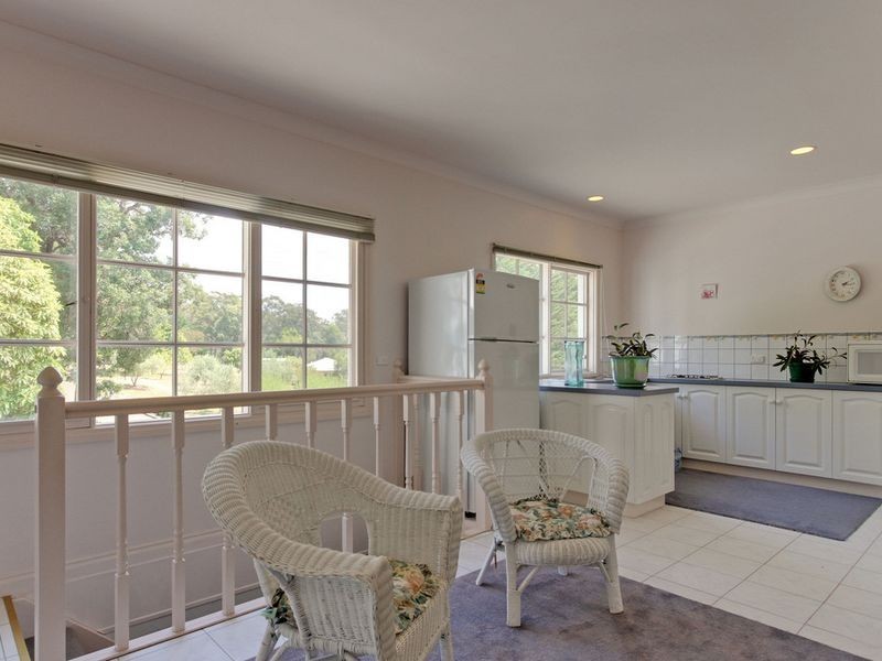 122 Albatross Road, Lakes Entrance VIC 3909