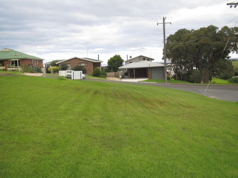 62 O’Neills Road, Lakes Entrance VIC 3909