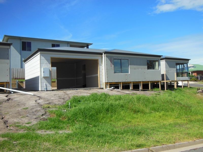62 O’Neills Road, Lakes Entrance VIC 3909