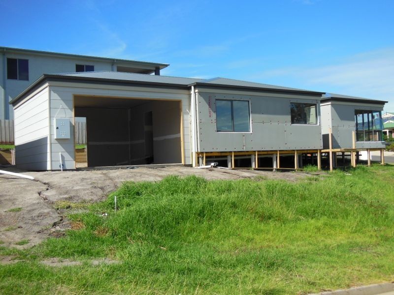 62 O’Neills Road, Lakes Entrance VIC 3909