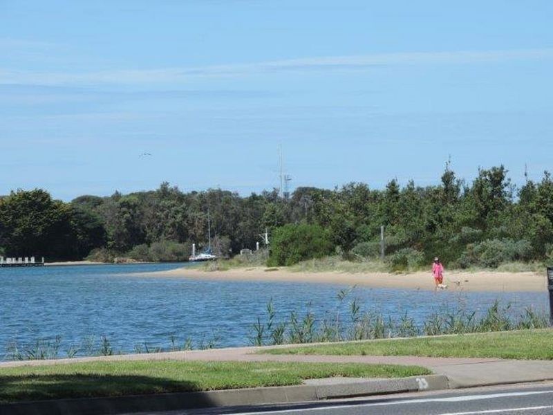 7/83 Esplanade, Lakes Entrance VIC 3909