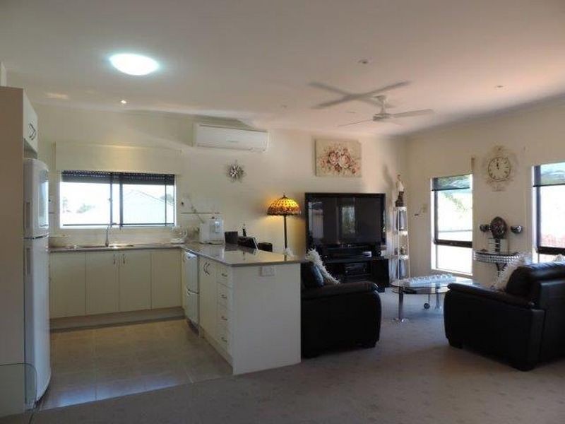 7/83 Esplanade, Lakes Entrance VIC 3909